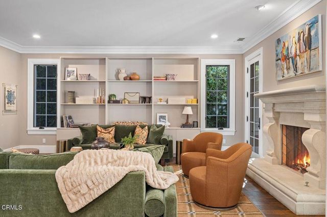 951 Descanso Drive, La Canada Flintridge, CA 91011