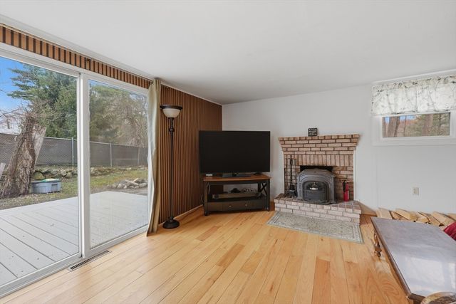 8 Stones Corner Road, Berlin, MA 01503