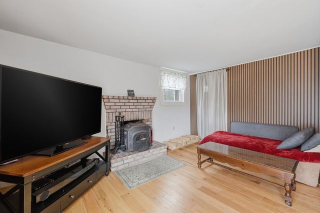 8 Stones Corner Road, Berlin, MA 01503