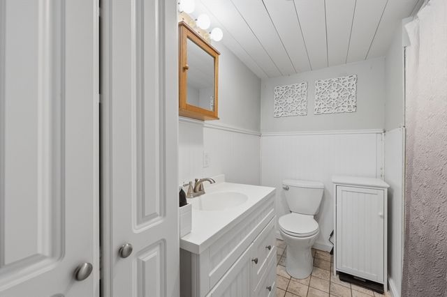 8 Stones Corner Road, Berlin, MA 01503