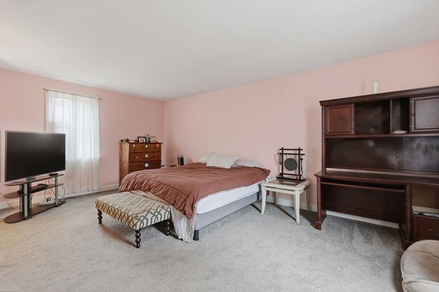 8 Stones Corner Road, Berlin, MA 01503