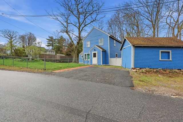 8 Stones Corner Road, Berlin, MA 01503