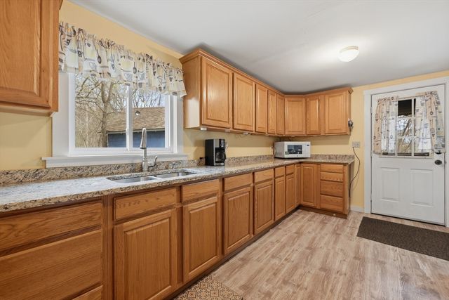 8 Stones Corner Road, Berlin, MA 01503