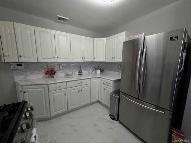 8 Cedarlawn Boulevard, Valley Stream, NY 11580