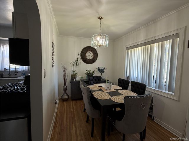8 Cedarlawn Boulevard, Valley Stream, NY 11580