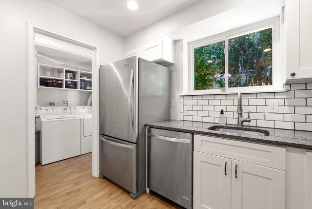 2416 N DEARING ST, Alexandria, VA 22302