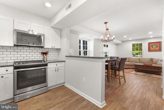 2416 N DEARING ST, Alexandria, VA 22302