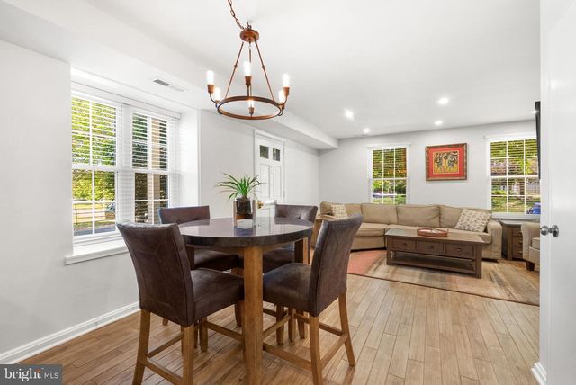 2416 N DEARING ST, Alexandria, VA 22302