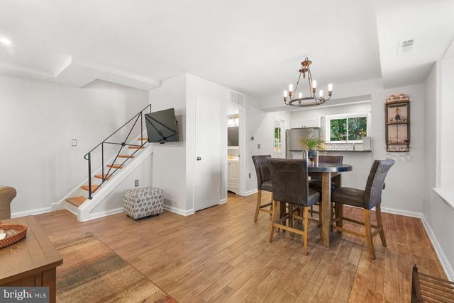 2416 N DEARING ST, Alexandria, VA 22302
