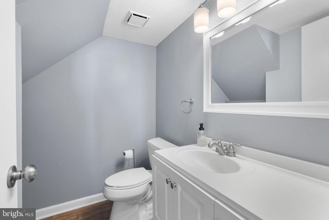 2416 N DEARING ST, Alexandria, VA 22302