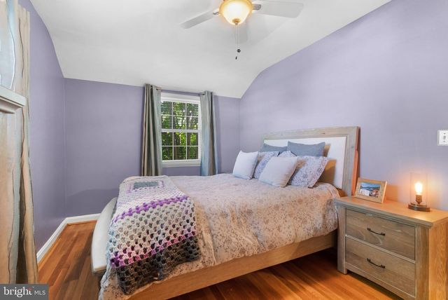 2416 N DEARING ST, Alexandria, VA 22302