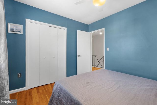 2416 N DEARING ST, Alexandria, VA 22302