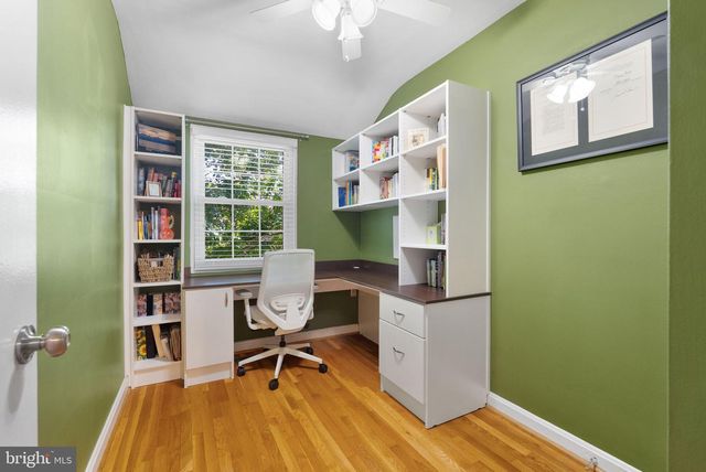 2416 N DEARING ST, Alexandria, VA 22302