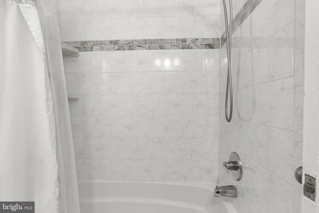 2416 N DEARING ST, Alexandria, VA 22302