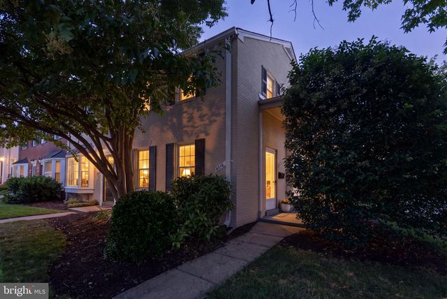 2416 N DEARING ST, Alexandria, VA 22302