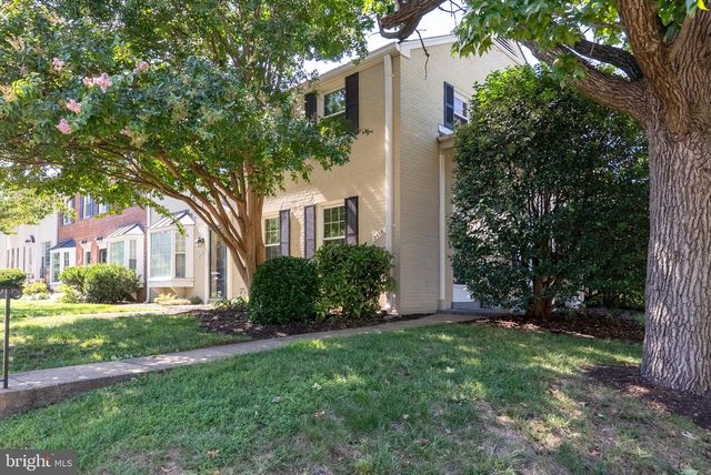 2416 N DEARING ST, Alexandria, VA 22302