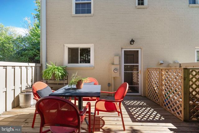 2416 N DEARING ST, Alexandria, VA 22302