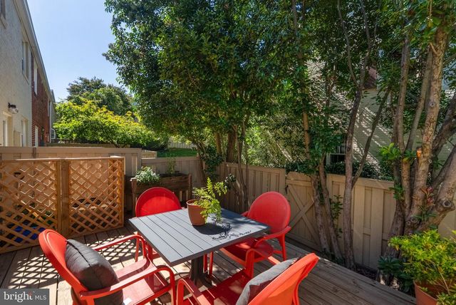2416 N DEARING ST, Alexandria, VA 22302