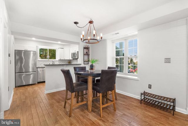 2416 N DEARING ST, Alexandria, VA 22302
