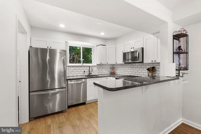 2416 N DEARING ST, Alexandria, VA 22302