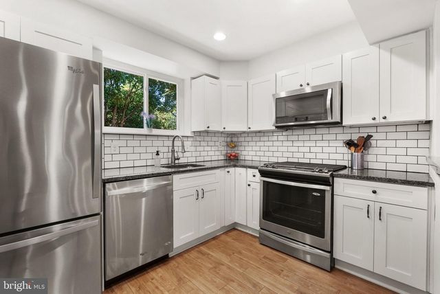 2416 N DEARING ST, Alexandria, VA 22302