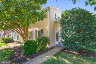 2416 N DEARING ST, Alexandria, VA 22302