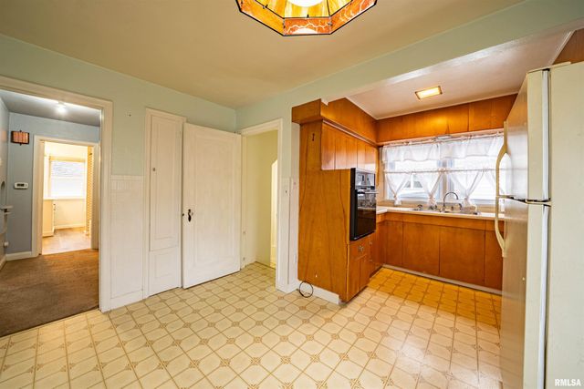 1227 STATE Street, Pekin, IL 61554