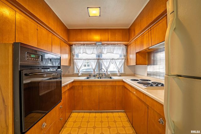 1227 STATE Street, Pekin, IL 61554