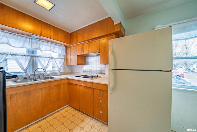 1227 STATE Street, Pekin, IL 61554