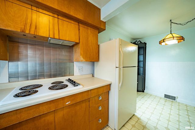 1227 STATE Street, Pekin, IL 61554