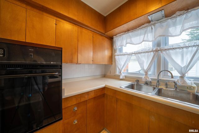 1227 STATE Street, Pekin, IL 61554