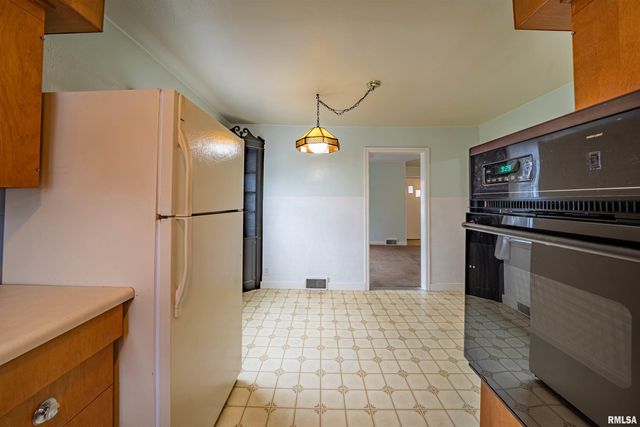 1227 STATE Street, Pekin, IL 61554