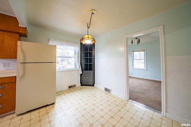 1227 STATE Street, Pekin, IL 61554