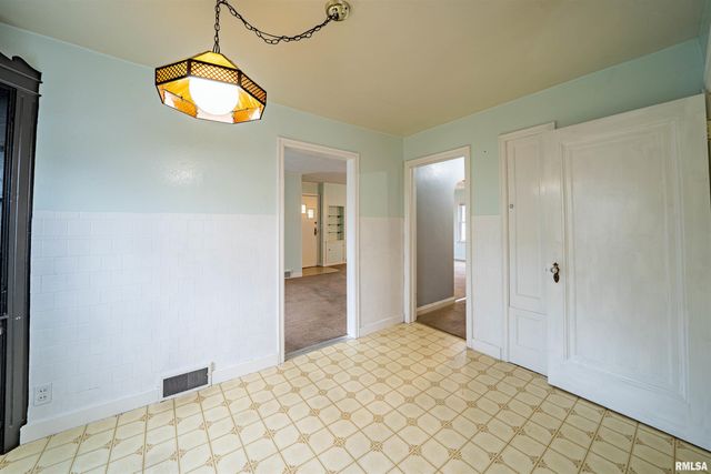 1227 STATE Street, Pekin, IL 61554