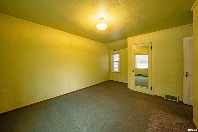 1227 STATE Street, Pekin, IL 61554