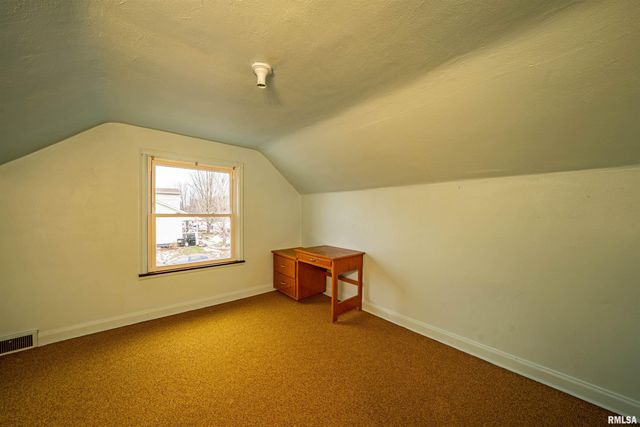 1227 STATE Street, Pekin, IL 61554