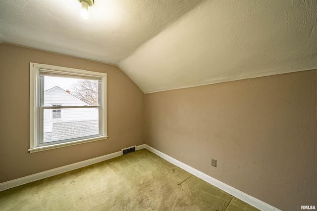 1227 STATE Street, Pekin, IL 61554