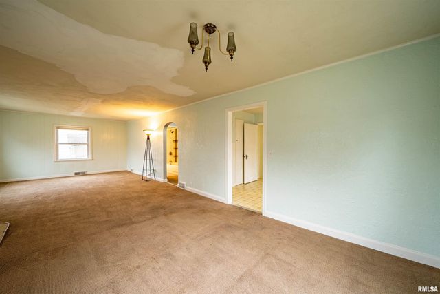 1227 STATE Street, Pekin, IL 61554