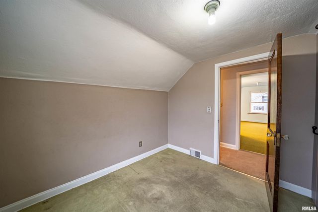 1227 STATE Street, Pekin, IL 61554