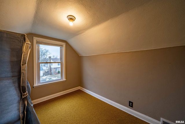 1227 STATE Street, Pekin, IL 61554