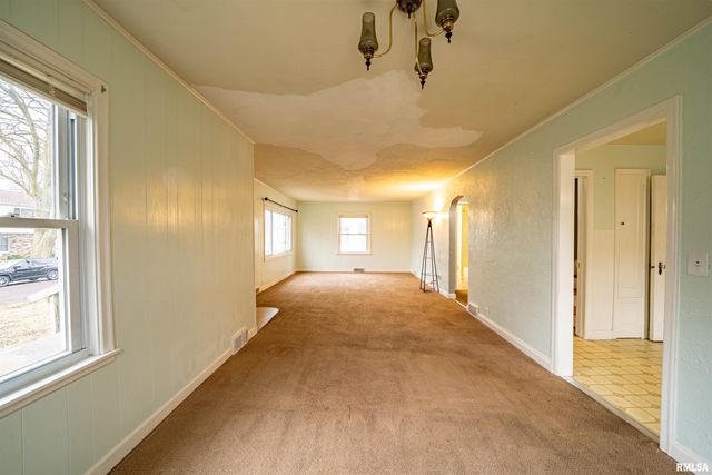 1227 STATE Street, Pekin, IL 61554