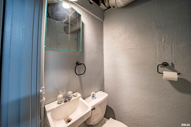 1227 STATE Street, Pekin, IL 61554