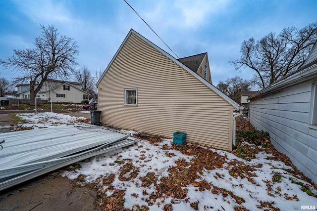 1227 STATE Street, Pekin, IL 61554