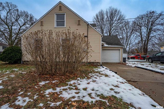 1227 STATE Street, Pekin, IL 61554