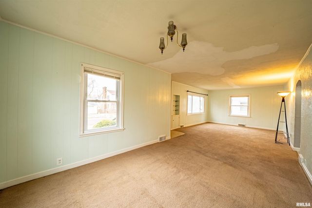 1227 STATE Street, Pekin, IL 61554