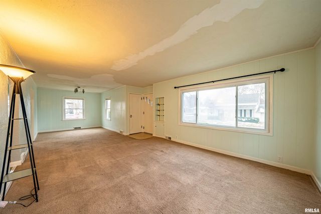 1227 STATE Street, Pekin, IL 61554