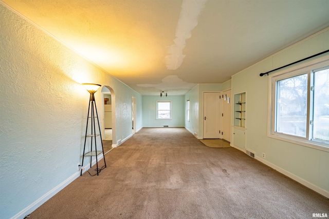 1227 STATE Street, Pekin, IL 61554