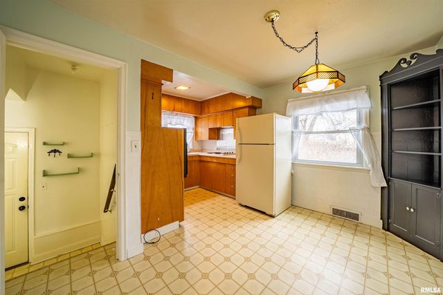 1227 STATE Street, Pekin, IL 61554