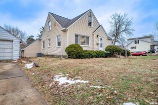 1227 STATE Street, Pekin, IL 61554