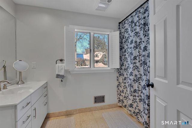 41 Timberwood Road 41, West Hartford, CT 06117